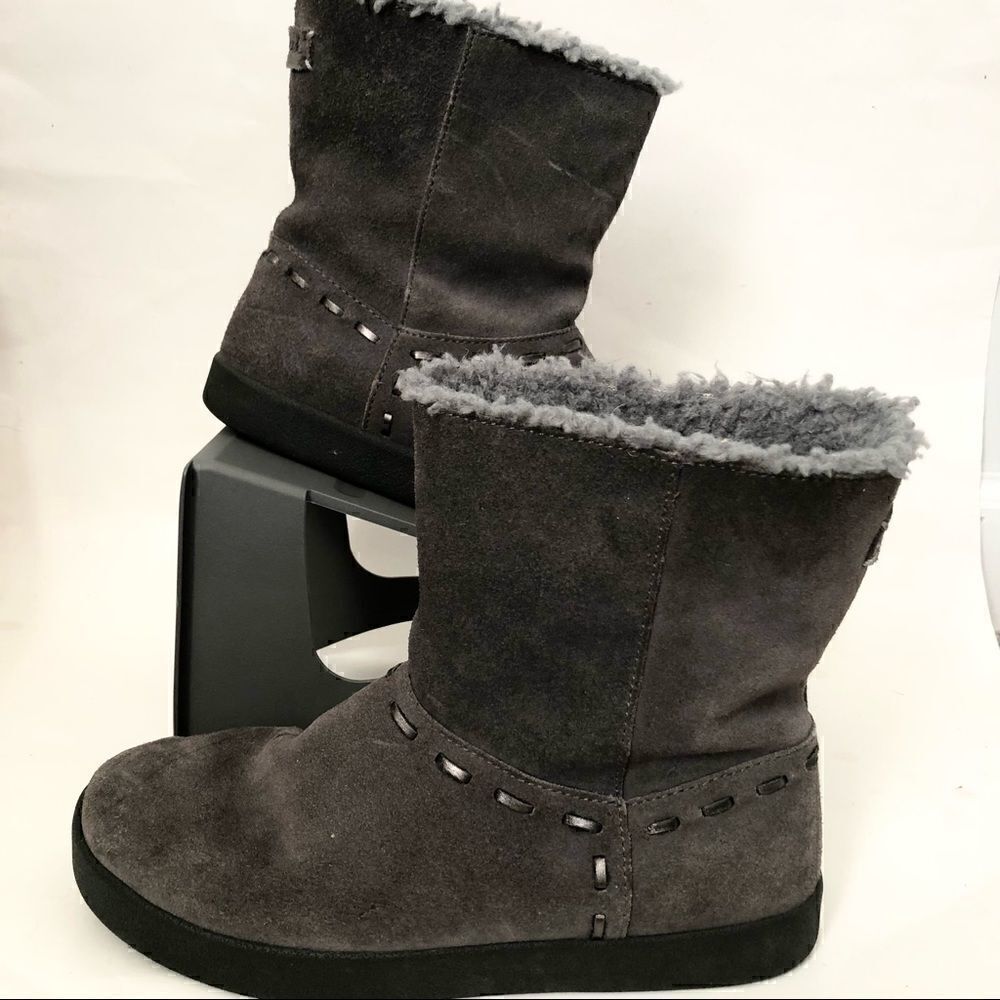 Sanuk grey suede ankle boots faux fur lined